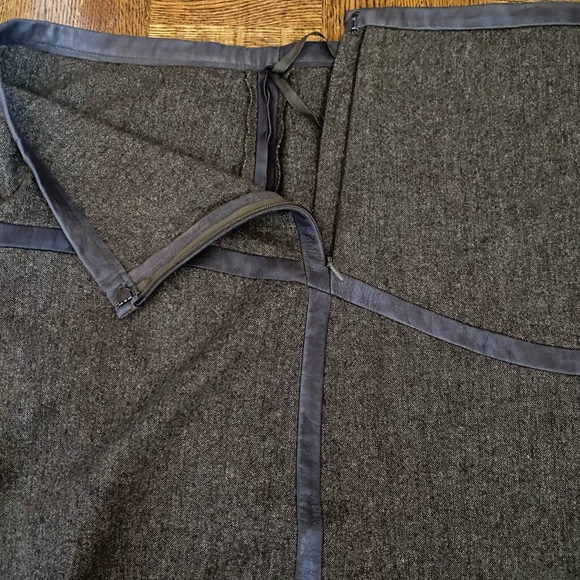 VINTAGE WOOL PENCIL SKIRT by DKNY - Picture 6 of 13